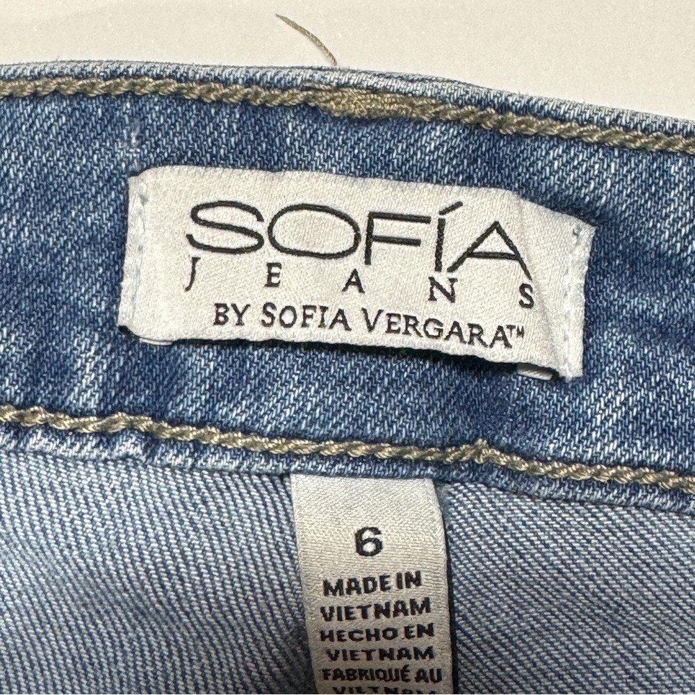 Sofia Vergara Classic Blue Skinny Jeans - Picture 9 of 12